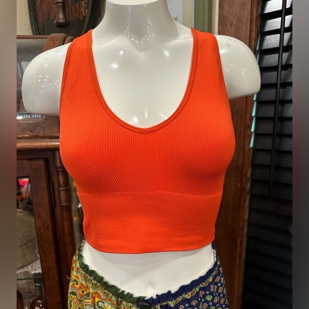 EUC RIBBED SEAMLESS ORANCE CROP TANK TOP V NECK SZ M